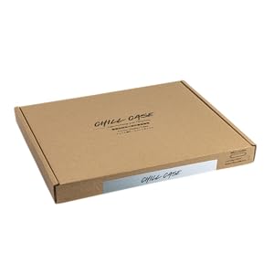 長300 x 130闊 x 560高mm，後面個窿 長 230mm x 高 480mm 置中 ，一體化。展示盒